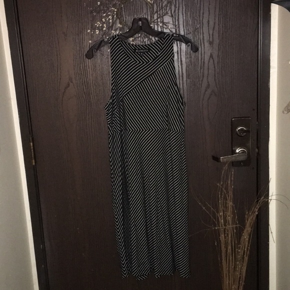 Athleta Dresses & Skirts - LN ATHLETA Black & White Striped Dress Size M Athleta Dresses & Skirts - LN ATHLETA Black & White Striped Dress Size M